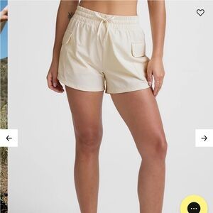 Beyond Yoga Peak 3" Athletic Cargo Short Size Large